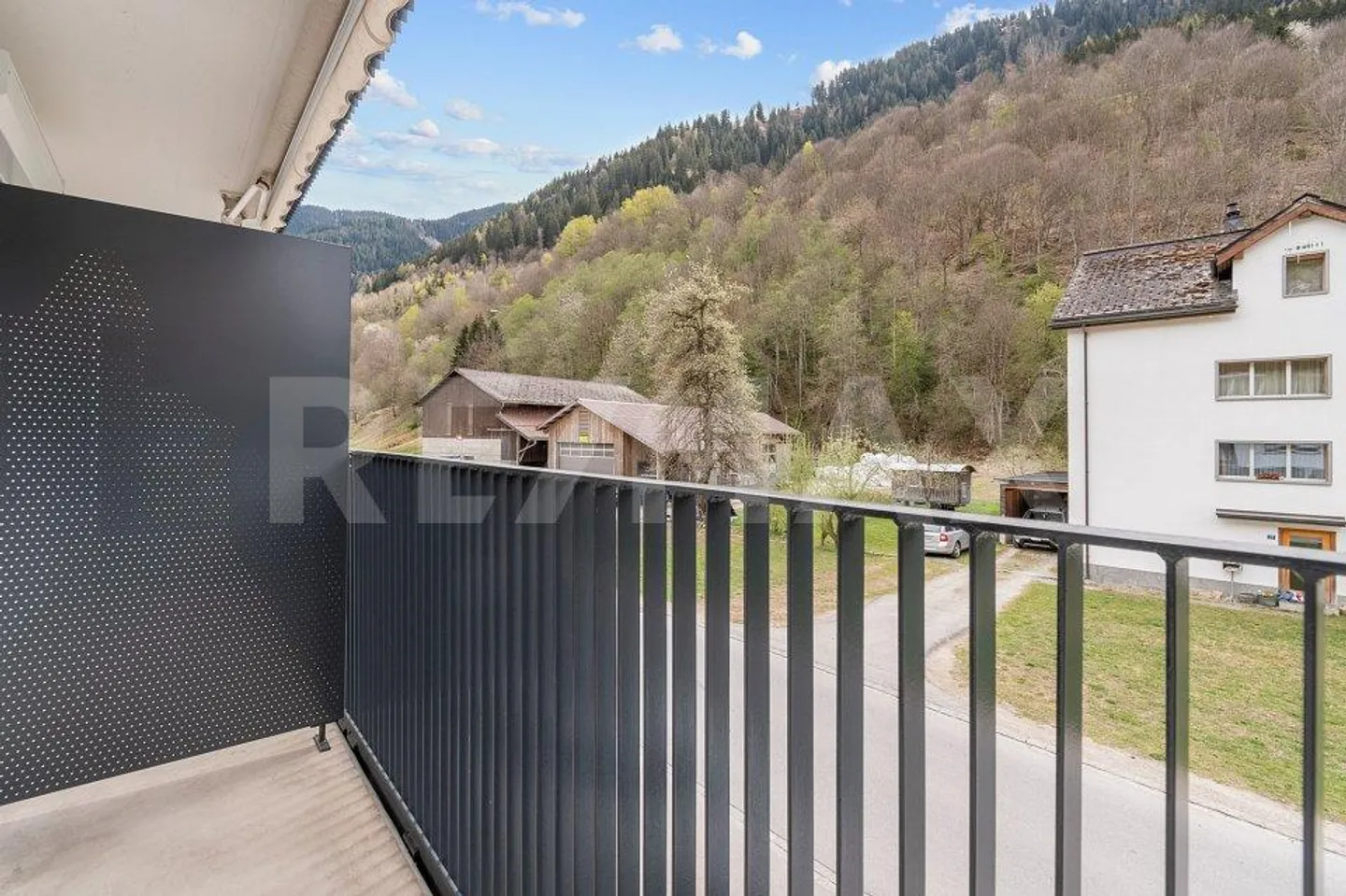3½ -Zimmer-Wohnung Nr. 3 mit grossem Balkon im 1. OG als Zweitwohnsitz - Foto 6 von 12