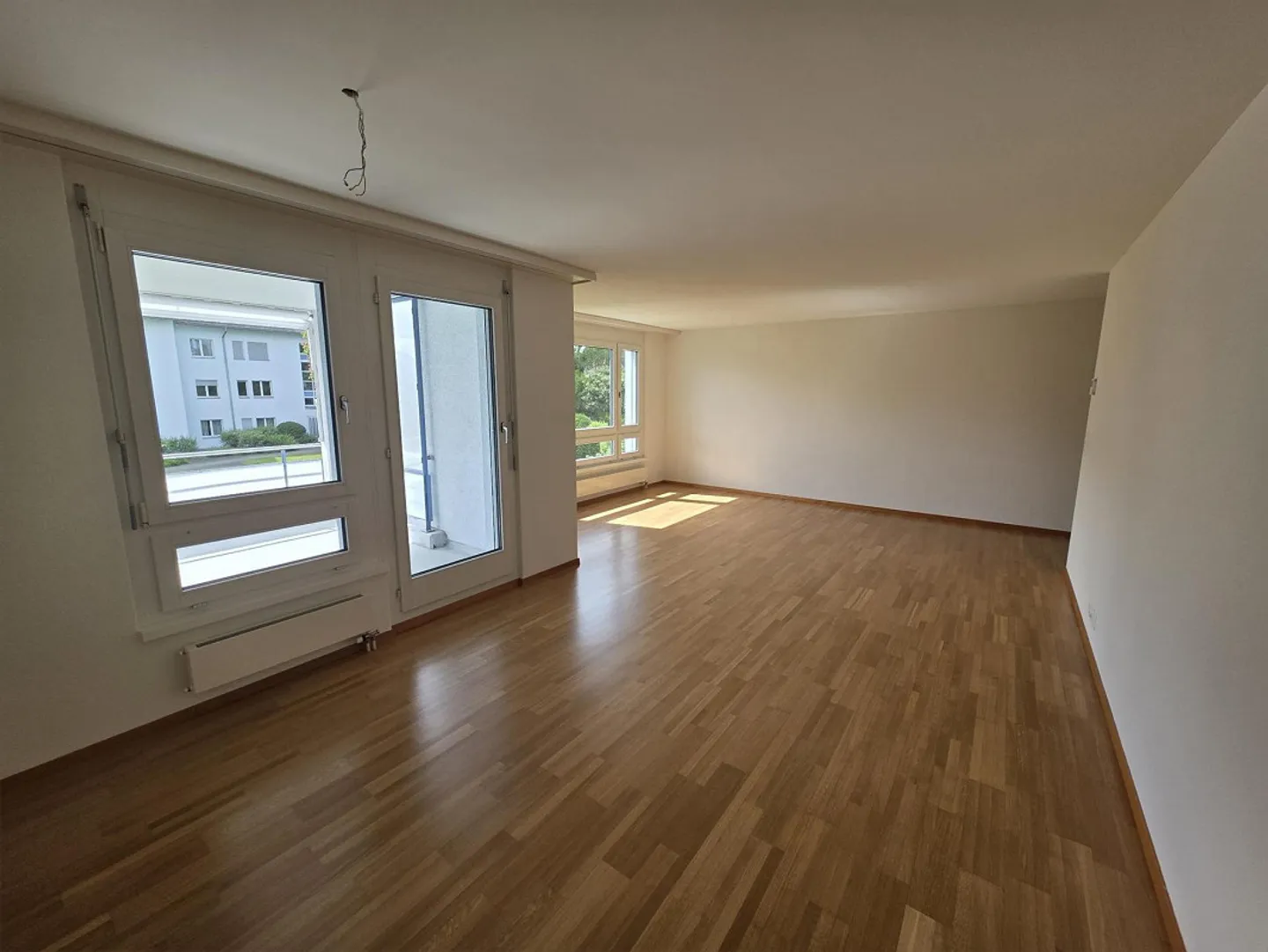 Spacious, newly renovated 3.5 room apartment for rent - Photo 2 of 8
