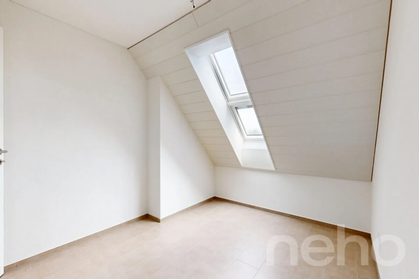 Appartement sous les combles moderne de 4,5 pièces dans un emplacement central mais calme - Photo 7 sur 12