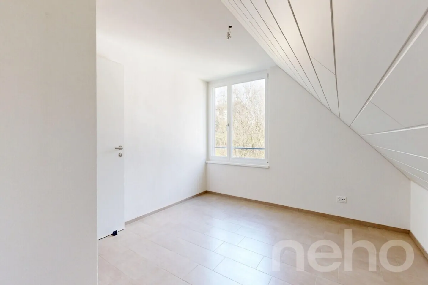 Appartement sous les combles moderne de 4,5 pièces dans un emplacement central mais calme - Photo 8 sur 12