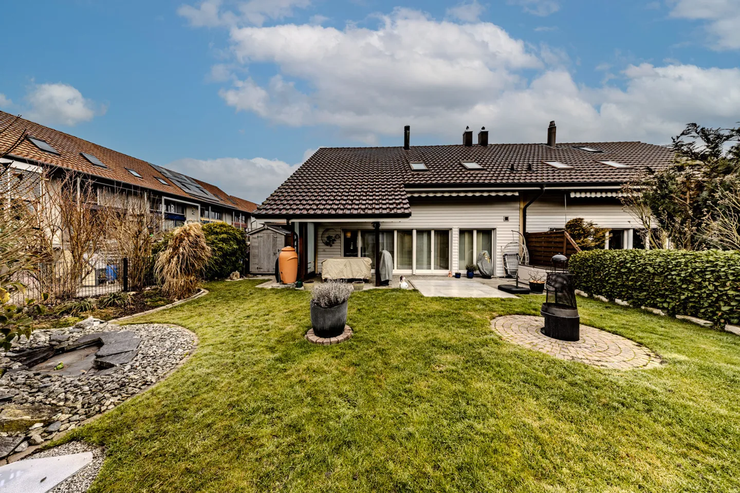 Maison jumelée spacieuse - Photo 1 sur 13