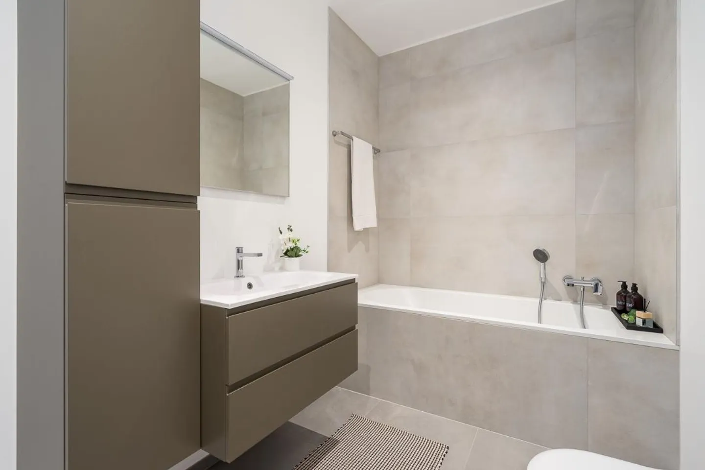 PREGASSONA · ELEGANT 3½-ROOM PENTHOUSE WITH COVERED TERRACE AND GARDEN - Photo 8 of 10