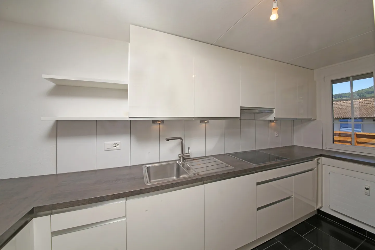 Bellissimo attico ristrutturato di 4,5 stanze - Foto 3 di 10