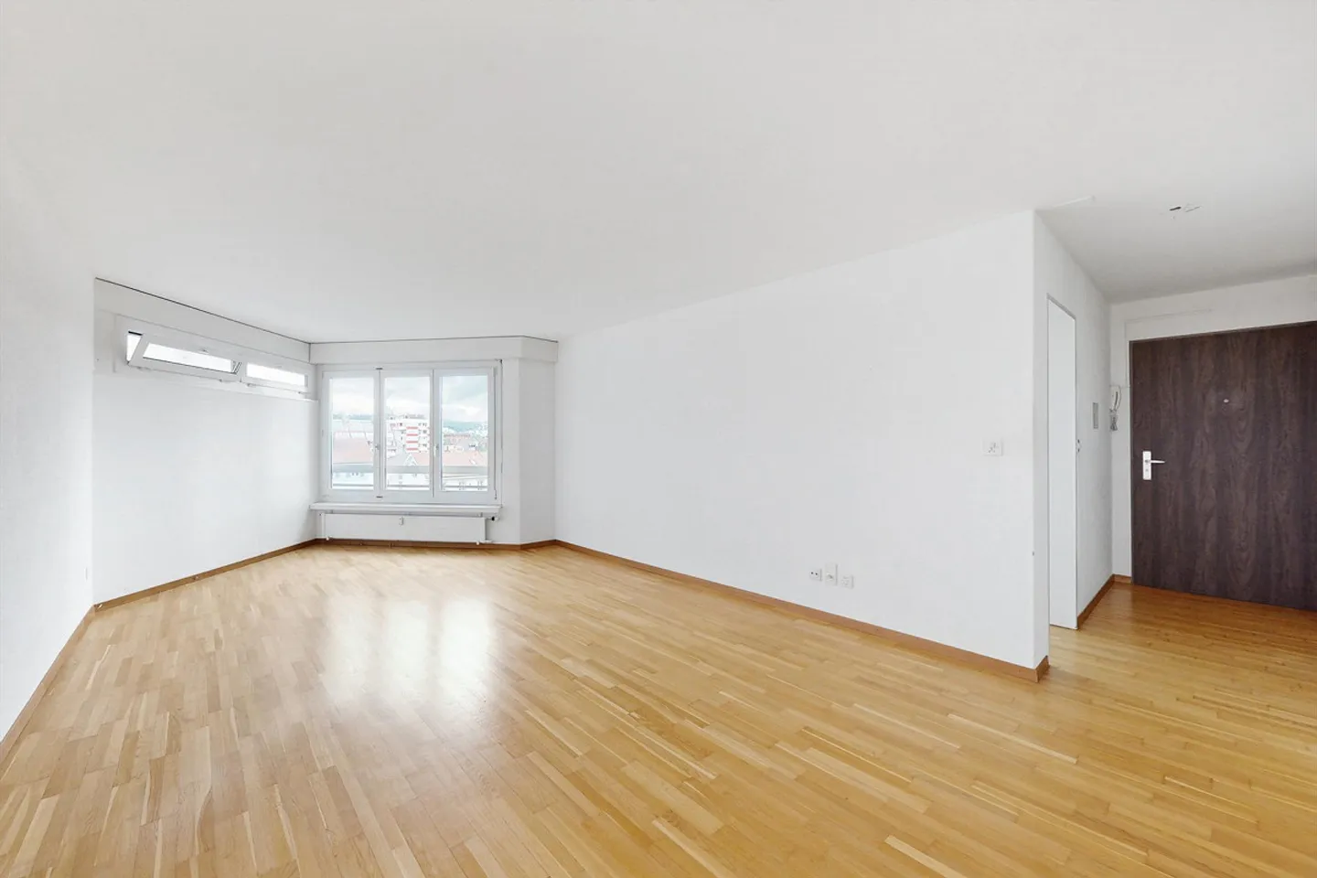 Apartment in the center of Biel! - Photo 3 of 7