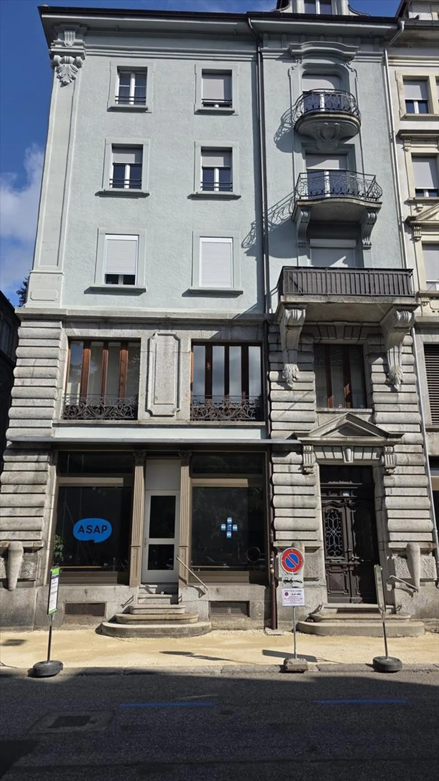 BEAUTIFUL AND SPACIOUS APARTMENT WITH CHARACTER - Photo 8 of 8