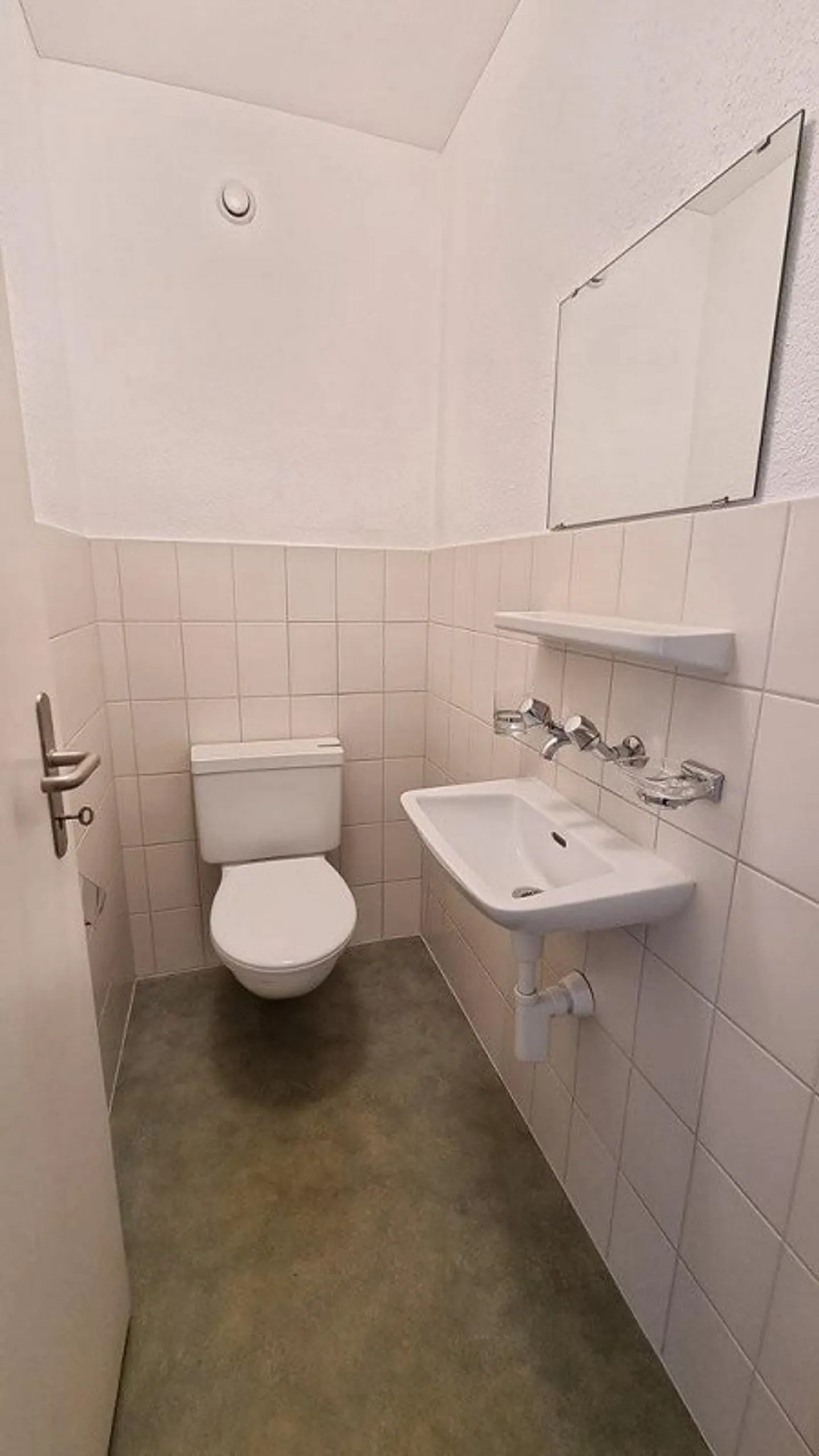 Family apartment seeks new residents! - Photo 6 of 7