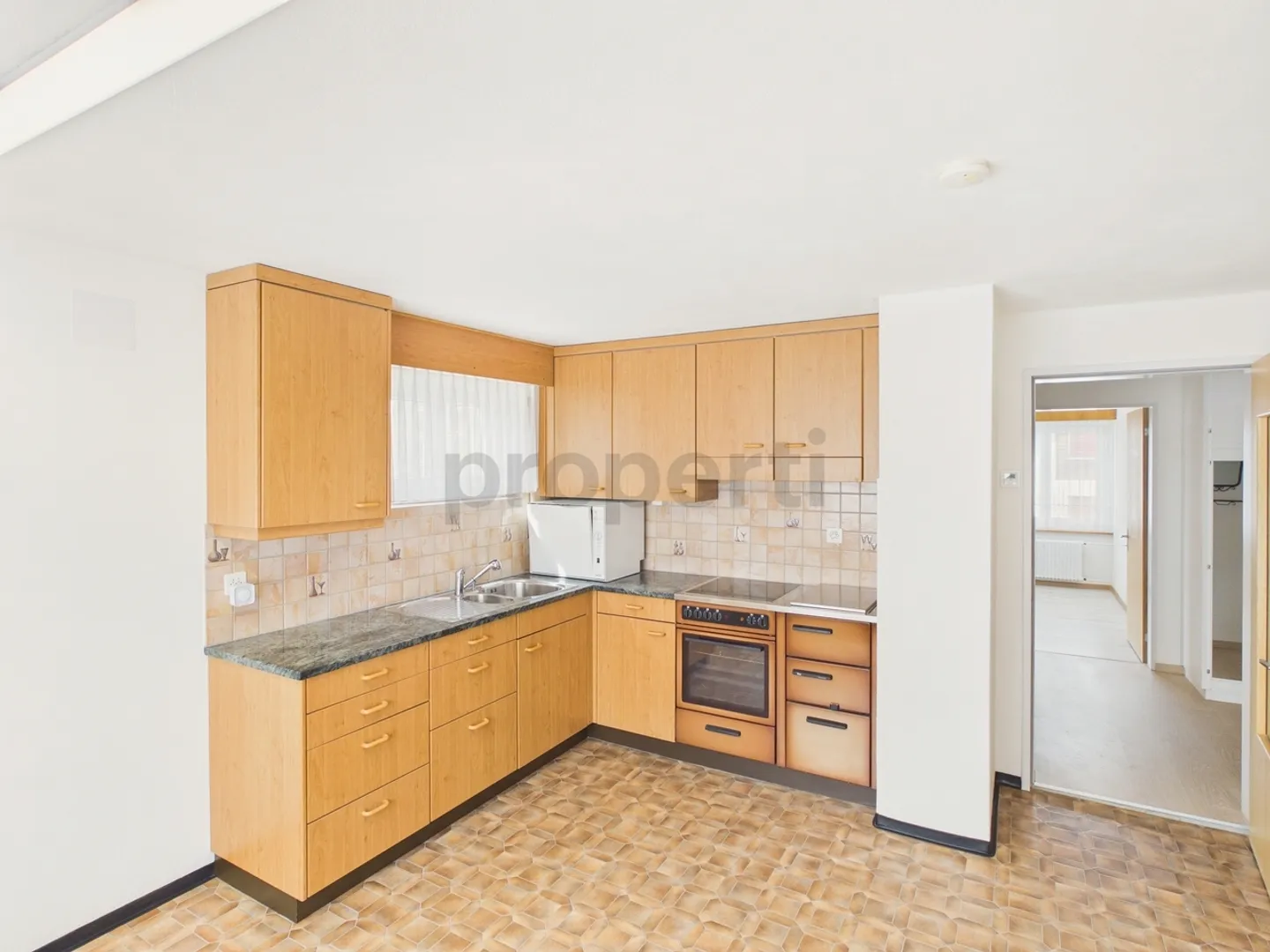 Grosszuegige Wohnung mit Balkon - Foto 2 von 13