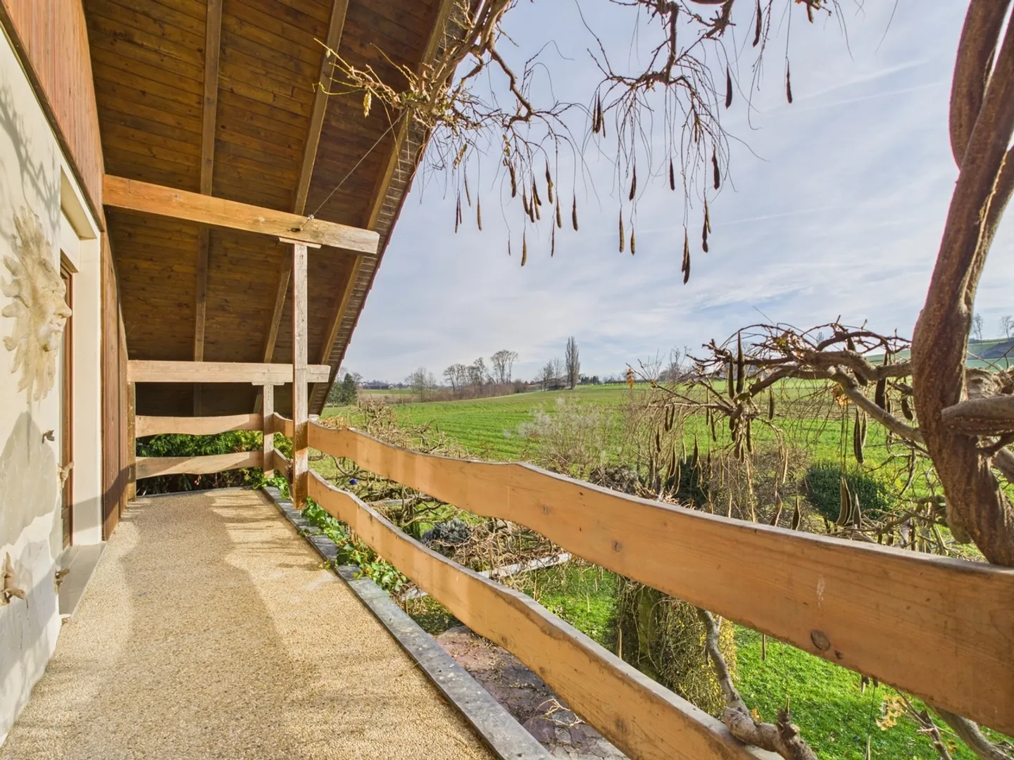 Ampia casa plurifamiliare di 4,5 stanze con una magnifica vista sul verde a Münchenwiler - Foto 10 di 12