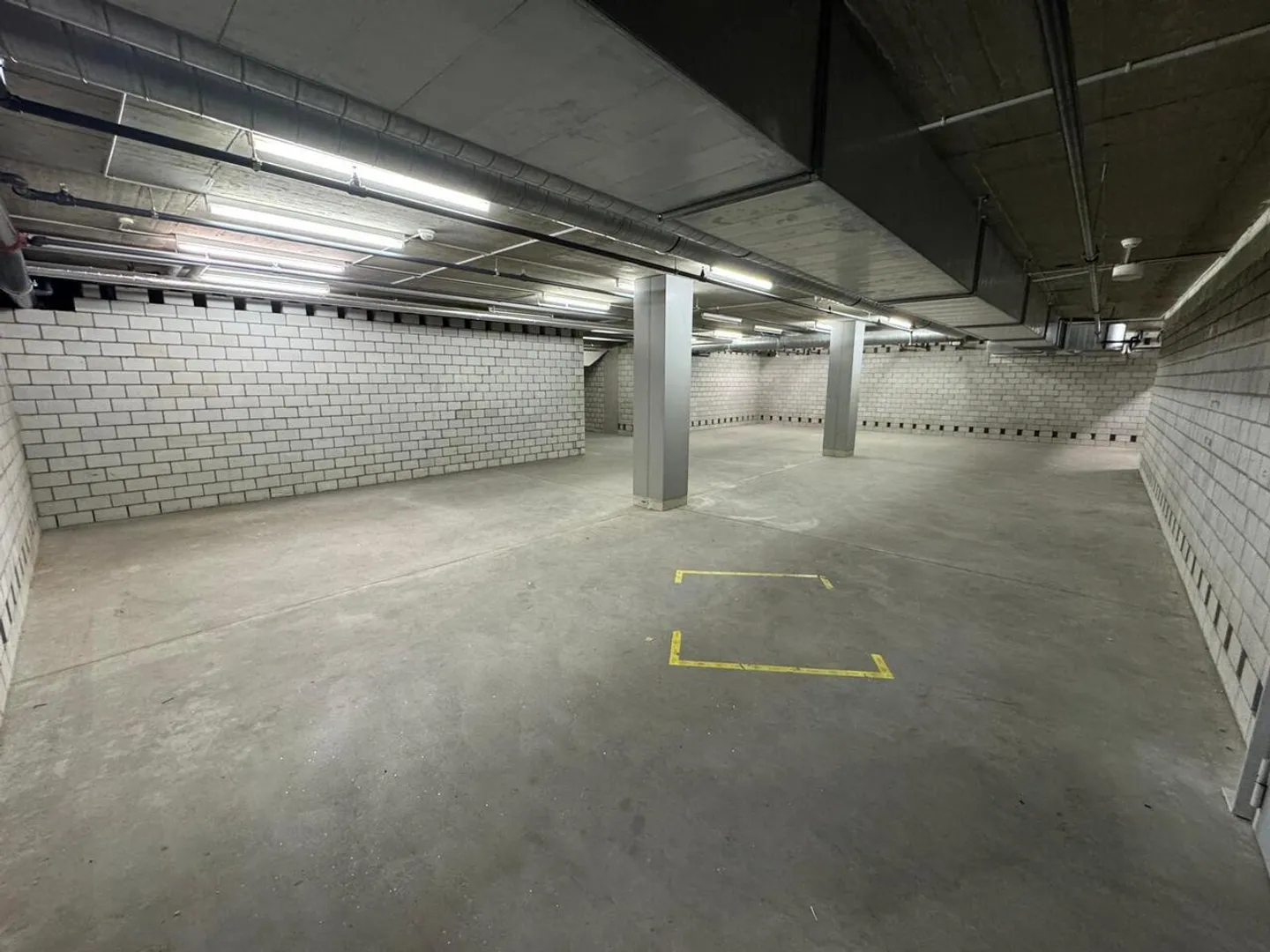 Espace de stockage spacieux à louer dans un emplacement central - Photo 2 sur 3