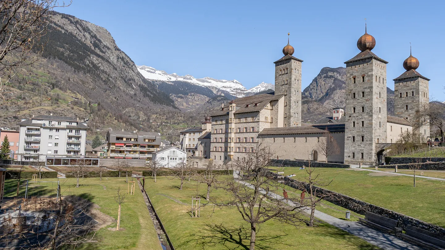 Uffici con appartamento monolocale in una posizione privilegiata a Brig - Foto 1 di 11