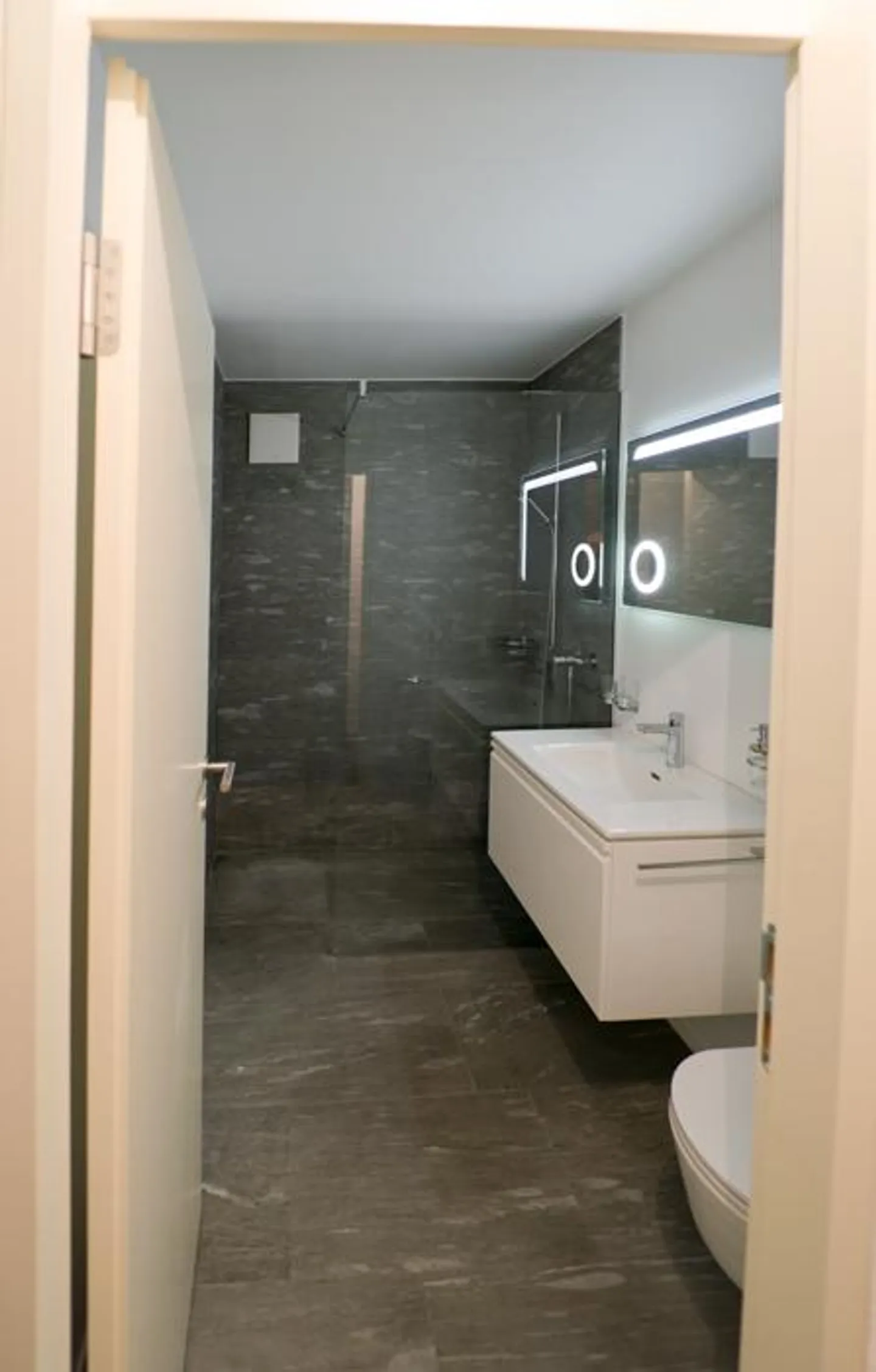 Apartment - Photo 3 of 3