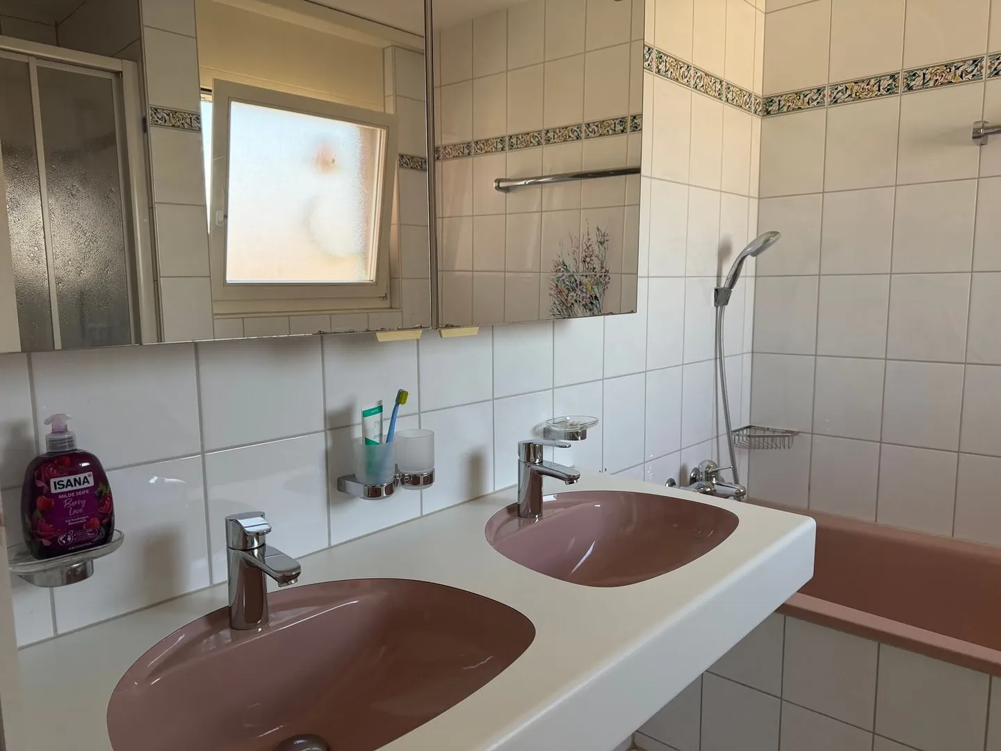 Spacious 5 Room Terraced Family House - Photo 10 of 13