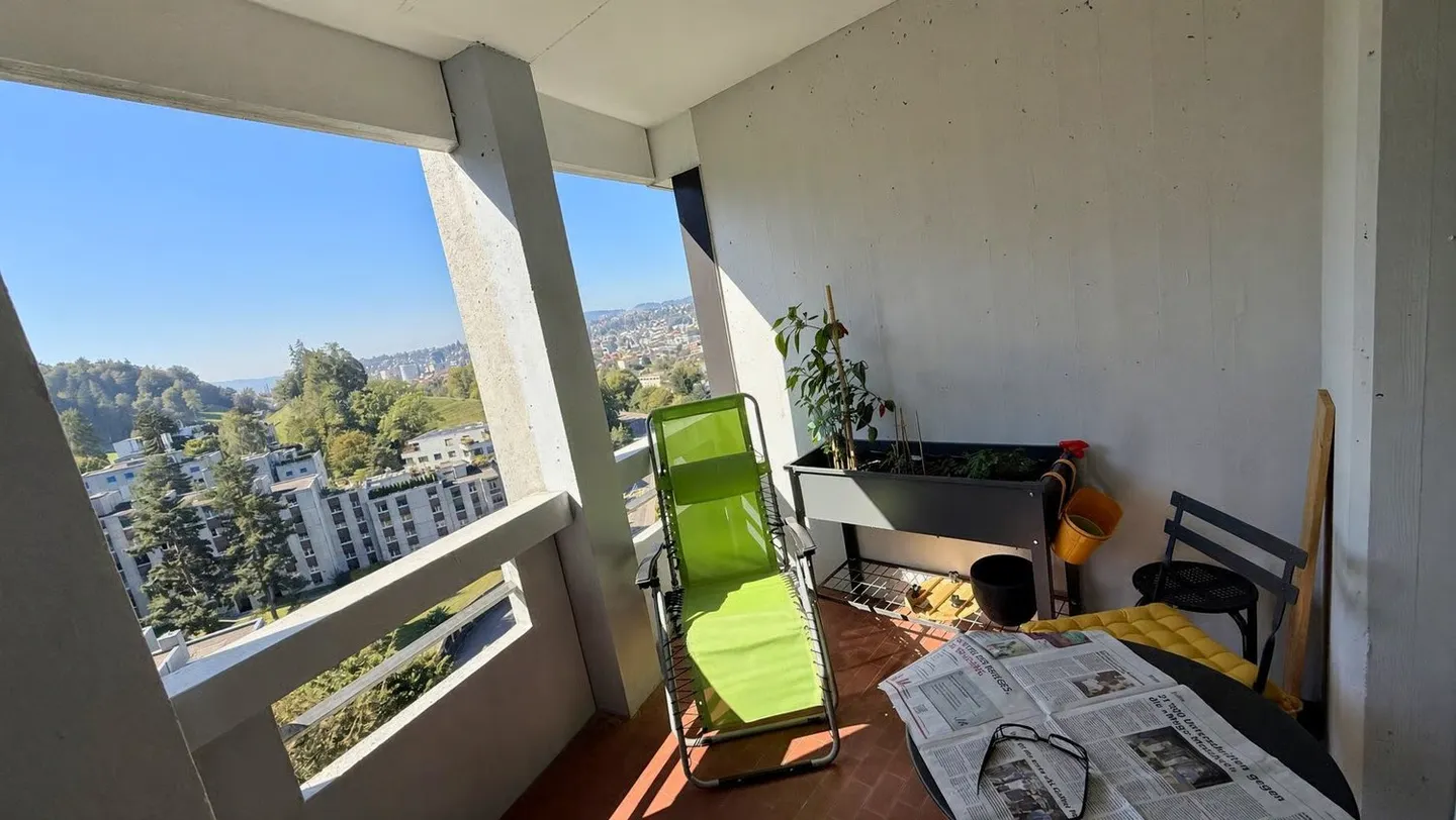 Charmante appartement de 2,5 pièces au dernier étage avec vue panoramique à Saint-Gall - Photo 6 sur 8