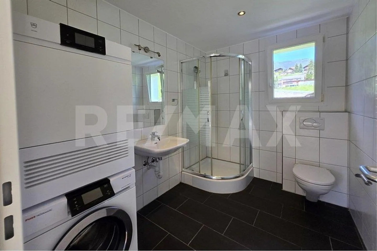 Appartement en penthouse spacieux de 4,5 pièces - Photo 8 sur 10