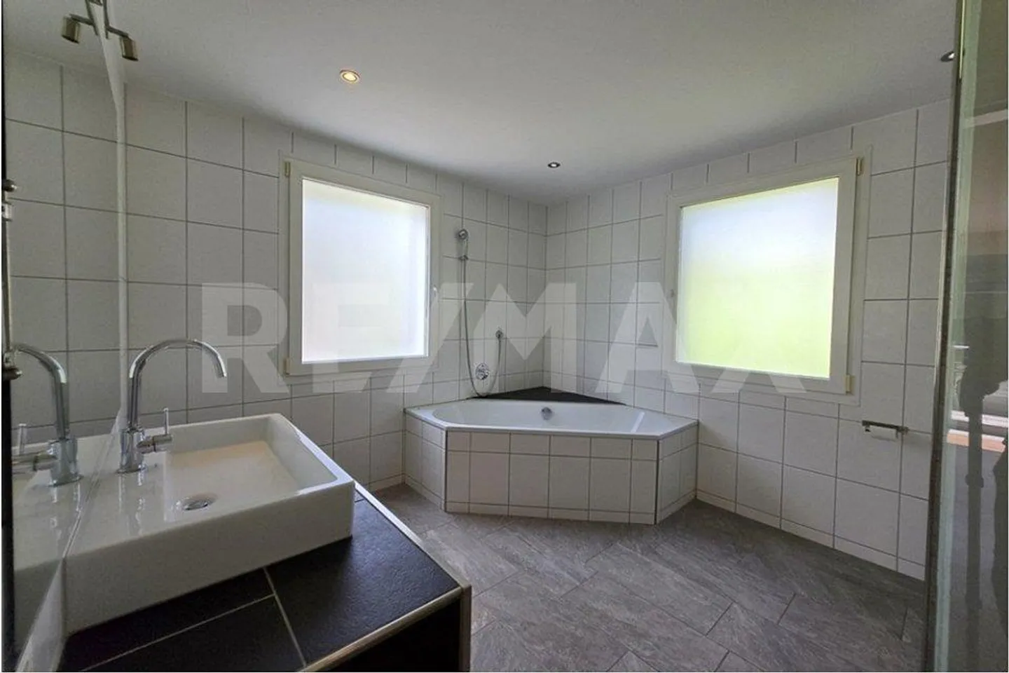 Appartement en penthouse spacieux de 4,5 pièces - Photo 9 sur 10