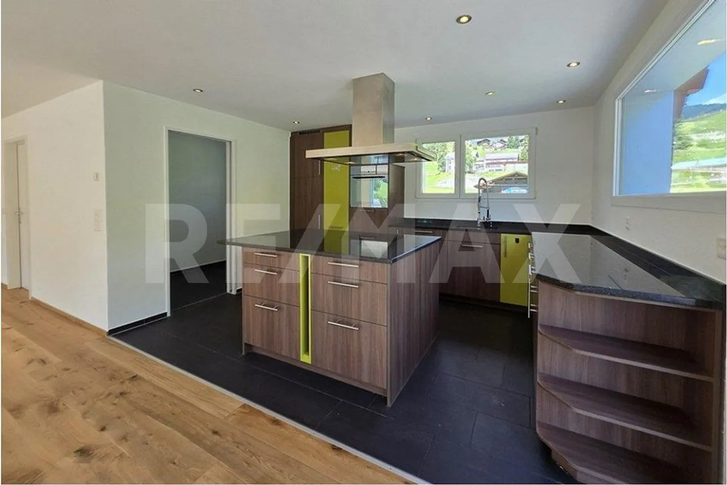 Appartement en penthouse spacieux de 4,5 pièces - Photo 4 sur 10