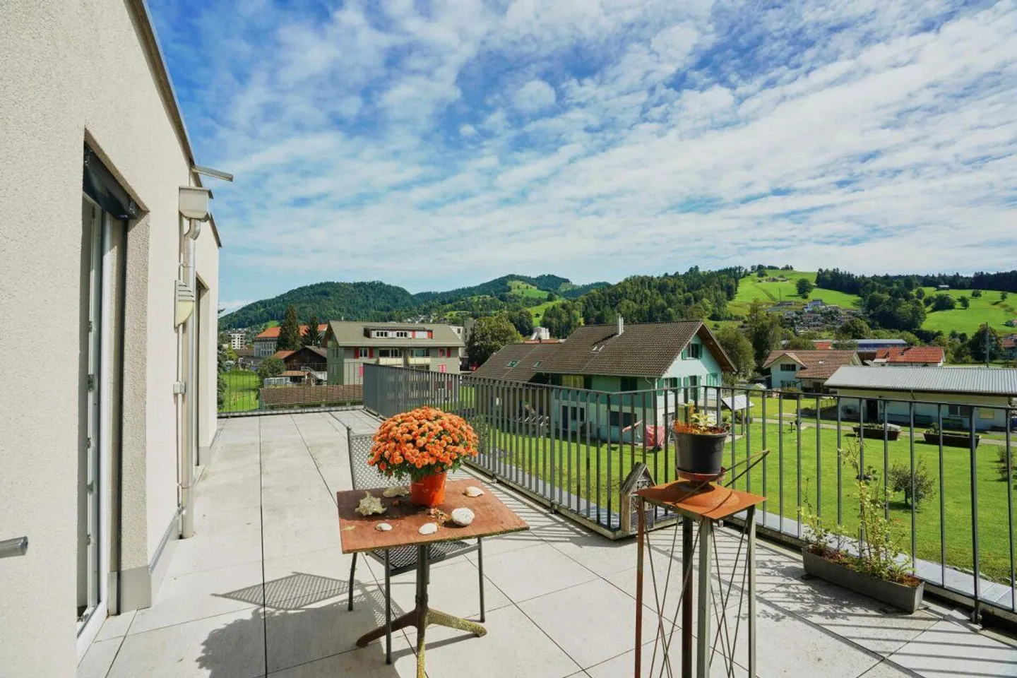 Moderno appartamento attico luminoso di 3,5 locali con grande terrazza - Foto 1 di 10