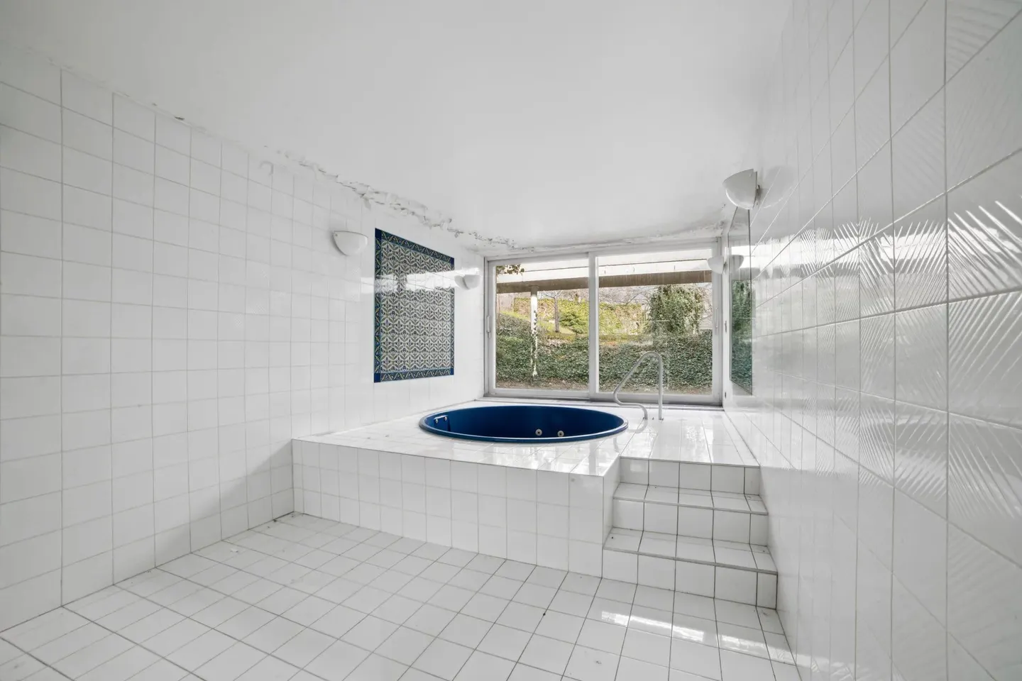 Charming Villa with Pool - Photo 15 of 25