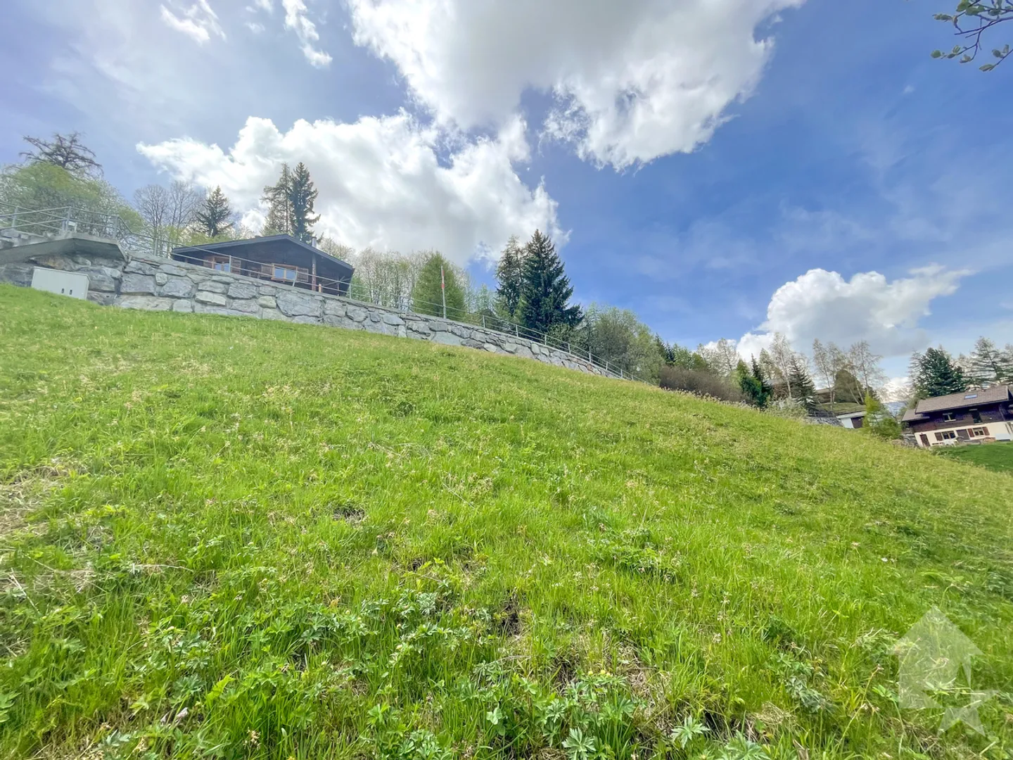 Jolie parcelle de 700m2 à bâtir! - Photo 3 sur 4