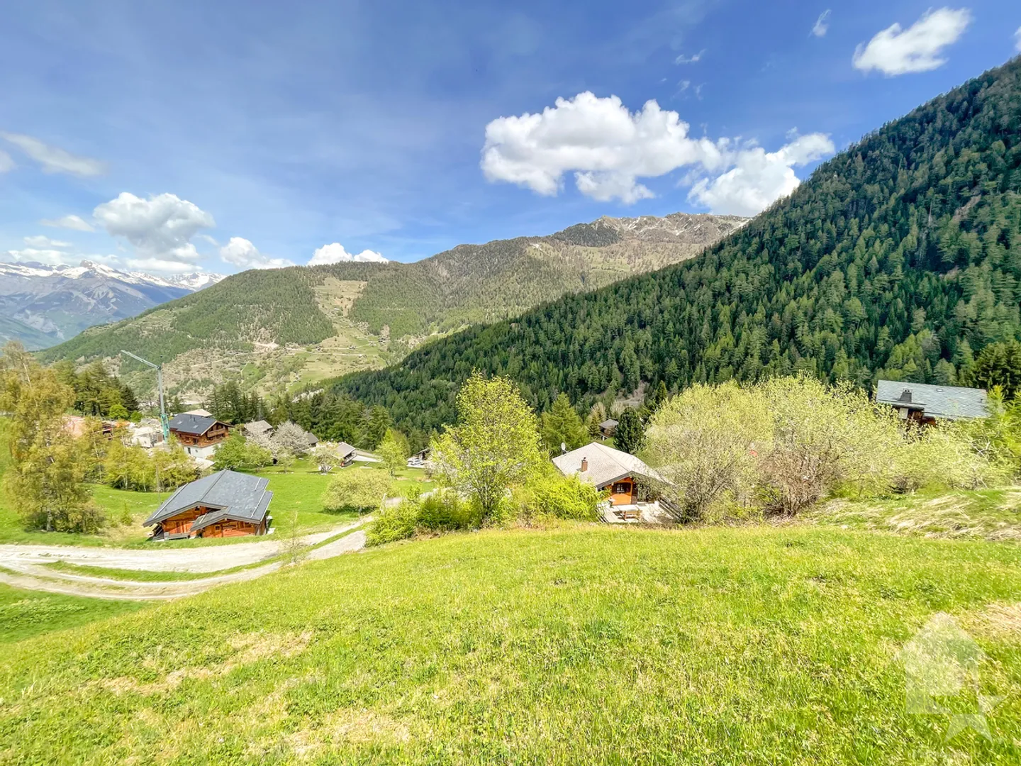 Jolie parcelle de 700m2 à bâtir! - Photo 4 sur 4