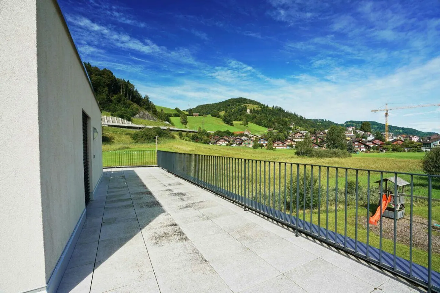 Moderno appartamento attico luminoso di 3,5 locali con grande terrazza - Foto 8 di 10