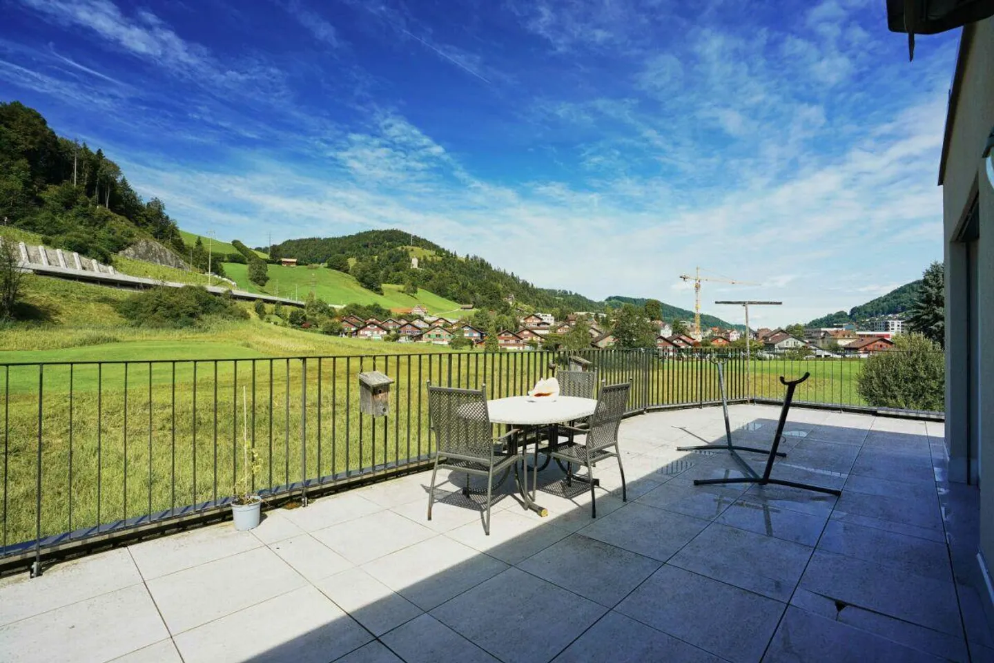 Moderno appartamento attico luminoso di 3,5 locali con grande terrazza - Foto 9 di 10