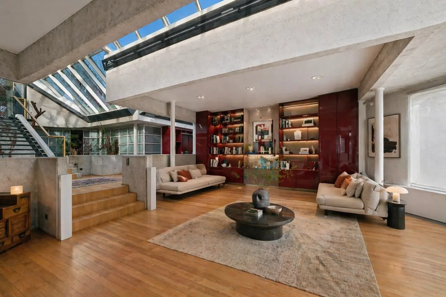 Charming Villa with Pool - Photo 10 of 25