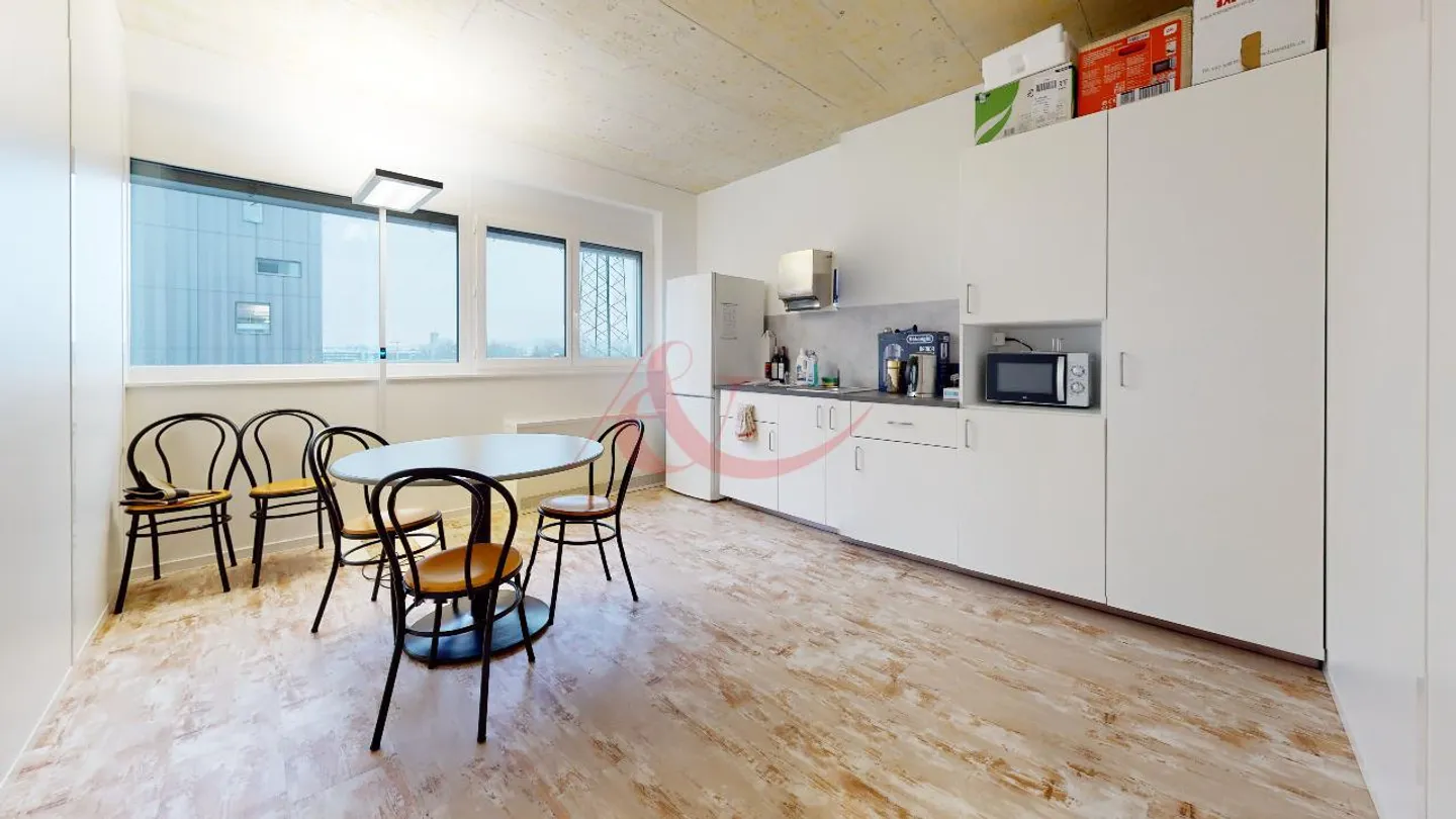 Office space for rent - Photo 4 of 10