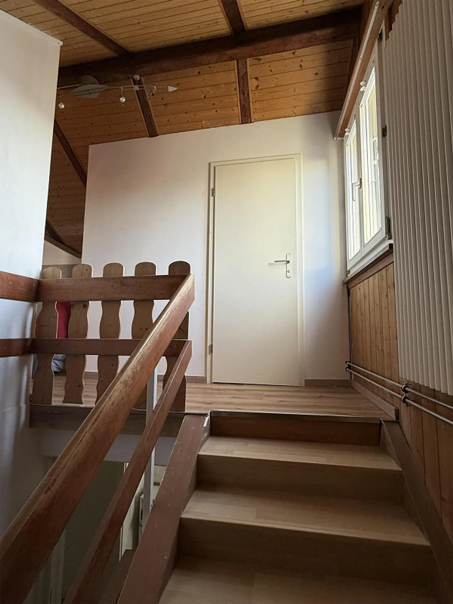 Freshly renovated, bright 3-room attic apartment, perfect location - Photo 2 of 11