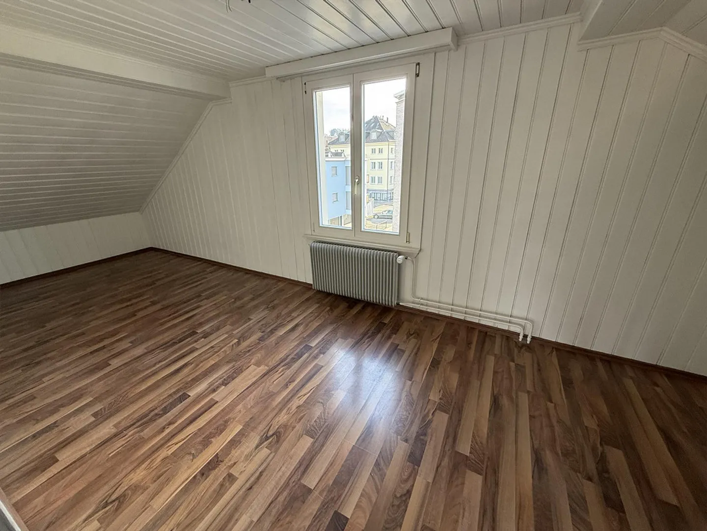 Freshly renovated, bright 3-room attic apartment, perfect location - Photo 6 of 11