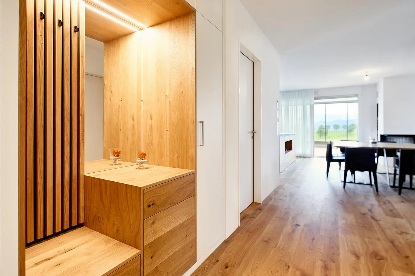 Appartement moderne de 4,5 pièces en rez-de-chaussée dans une maison bifamiliale - Photo 3 sur 10