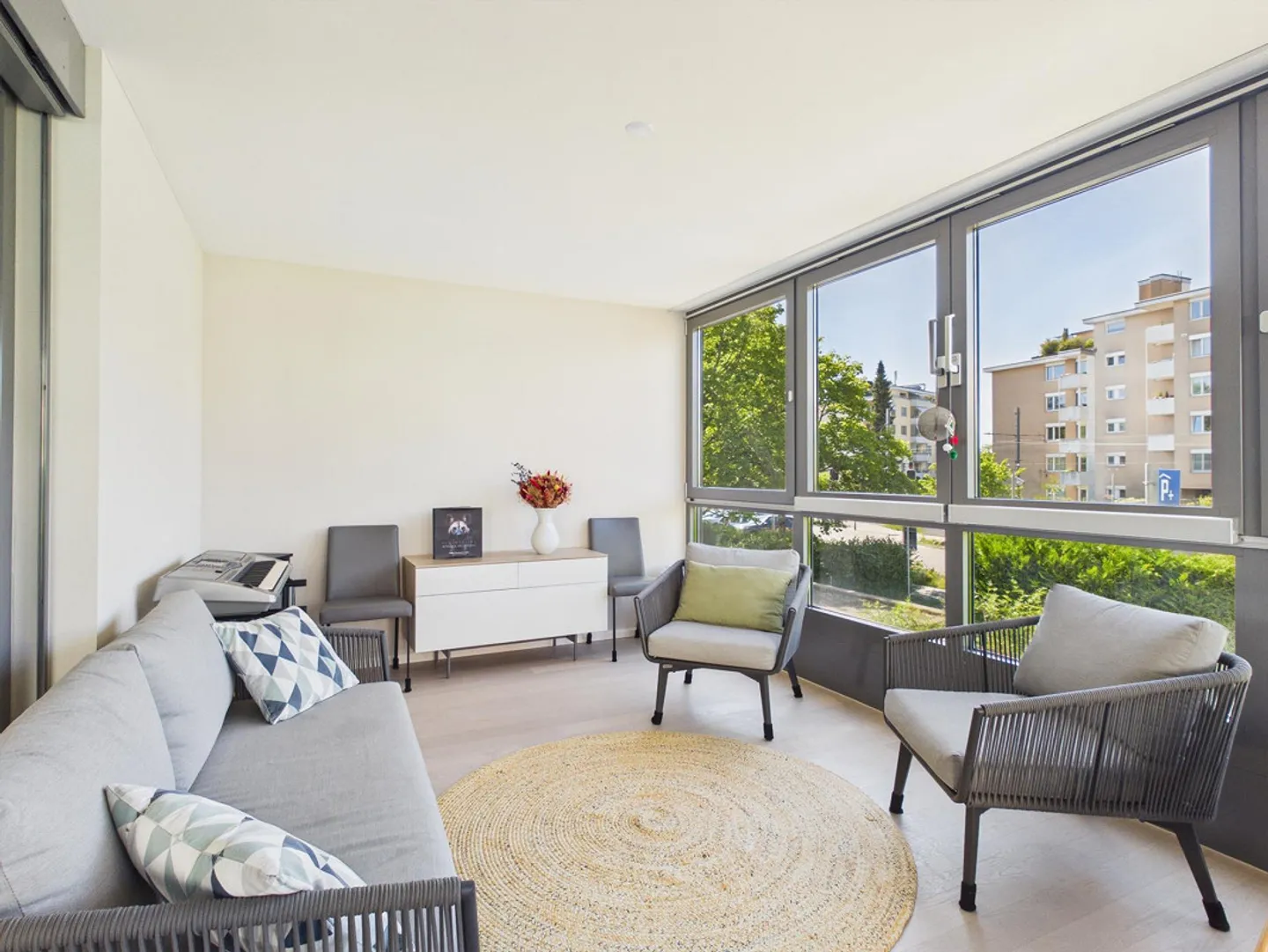 Bright 4.5-Room Minergie Apartment with Winter Garden and Balcony - Photo 13 of 15