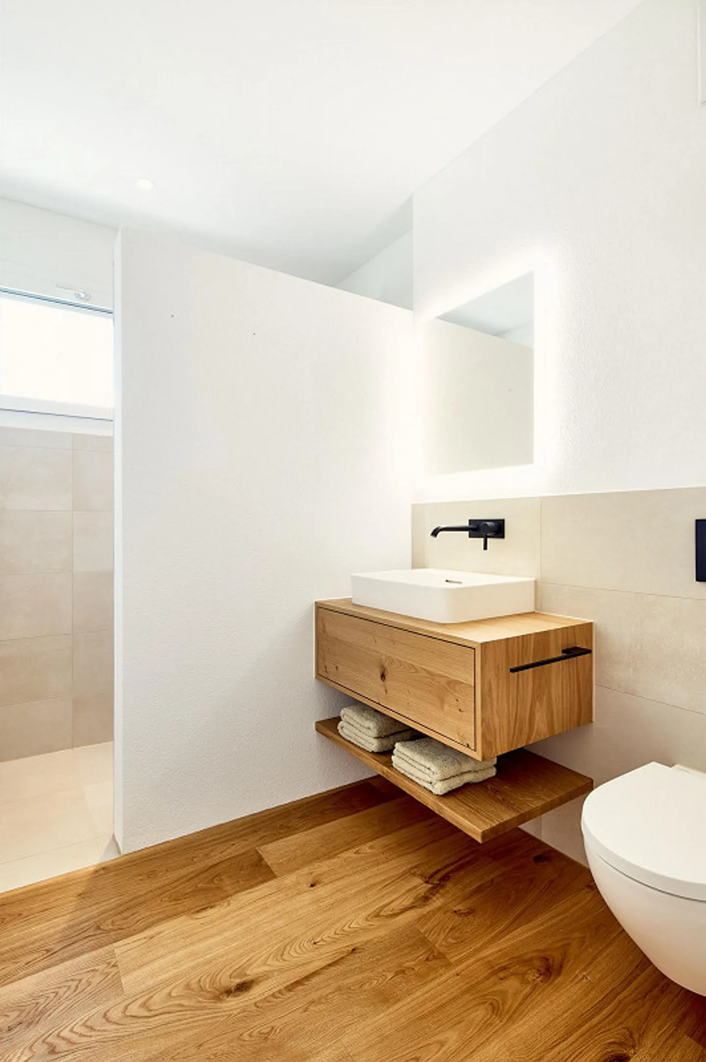 Appartement moderne de 4,5 pièces en rez-de-chaussée dans une maison bifamiliale - Photo 8 sur 10