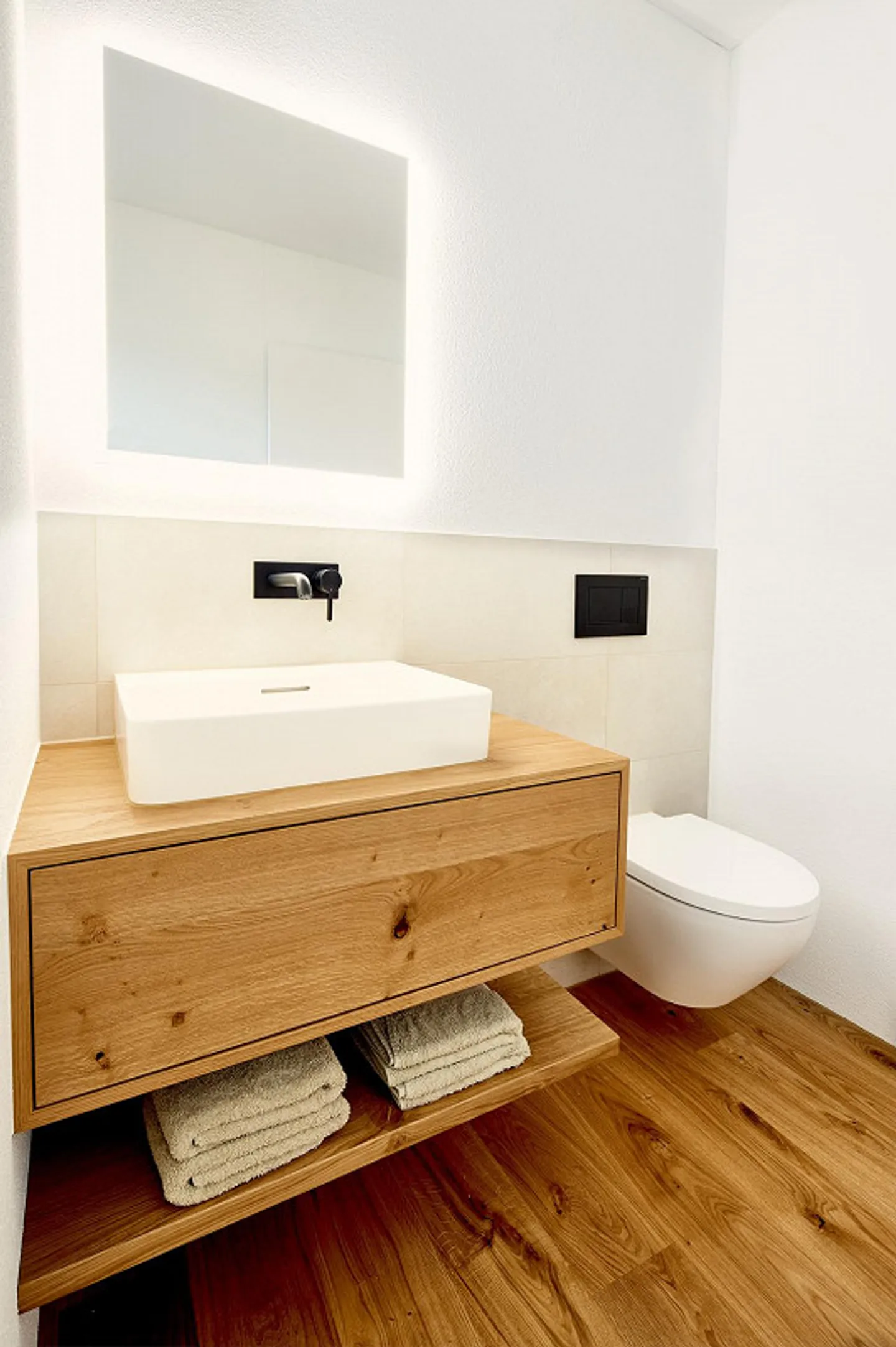 Appartement moderne de 4,5 pièces en rez-de-chaussée dans une maison bifamiliale - Photo 9 sur 10