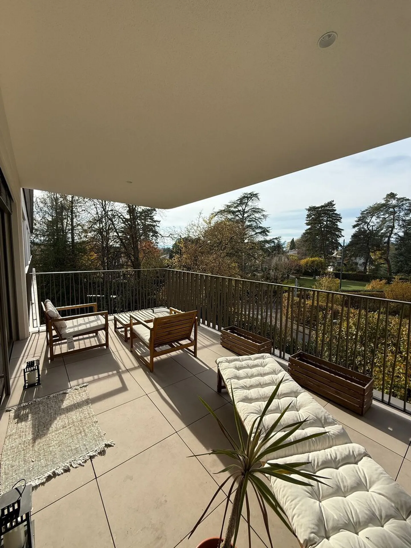 Bel appartement en penthouse de 3 pièces avec terrasse à Vessy - Photo 1 sur 11