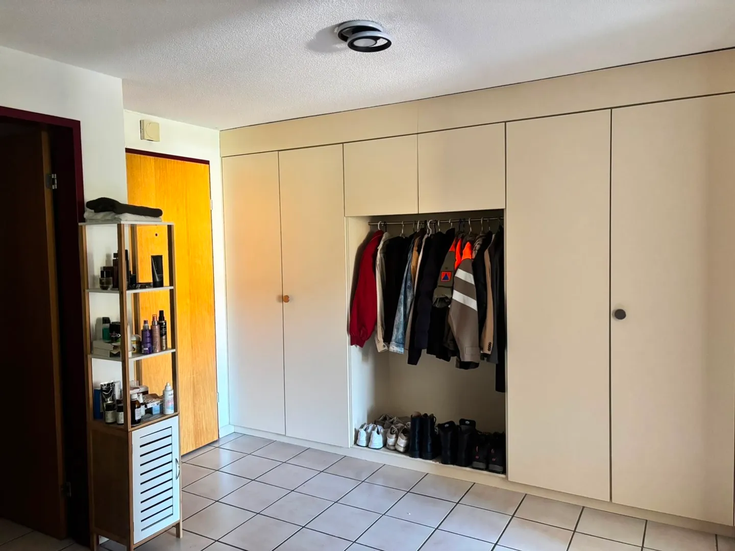 Appartement de deux pièces et demie au 1er étage - Photo 2 sur 8