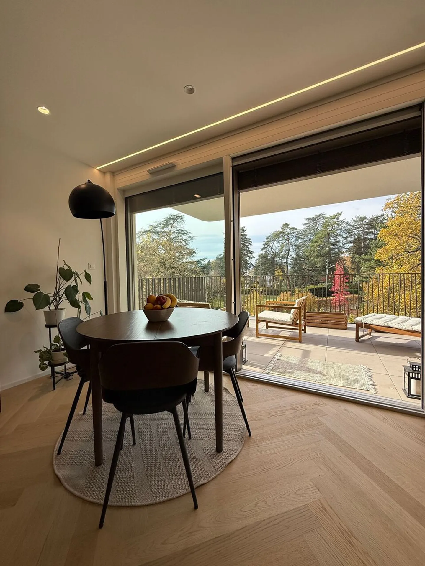 Bel appartement en penthouse de 3 pièces avec terrasse à Vessy - Photo 5 sur 11