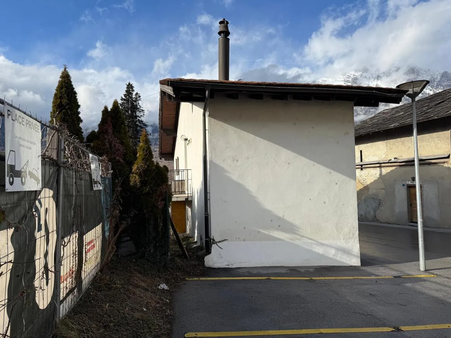 Charming Family House in Riddes - Photo 2 of 10