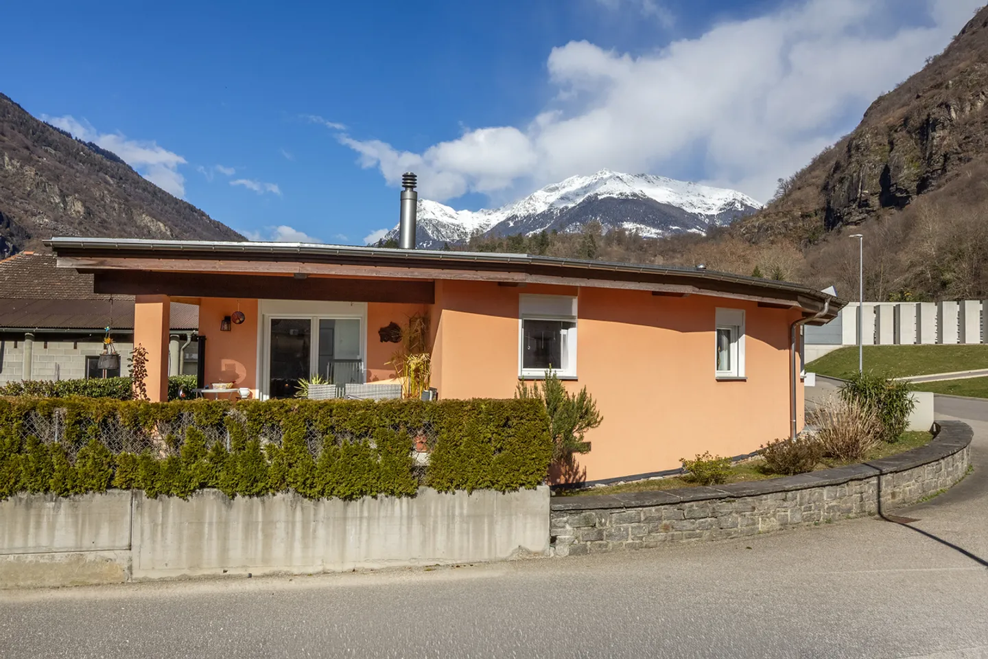 Maison individuelle avec terrasse et petit jardin - Photo 1 sur 13