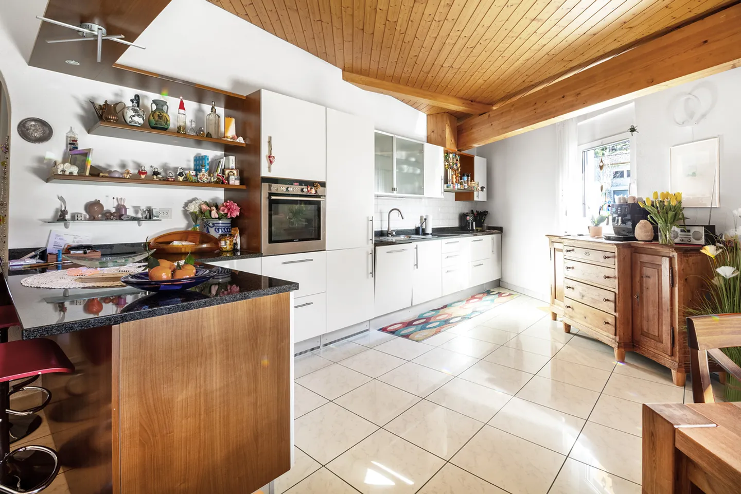 Maison individuelle avec terrasse et petit jardin - Photo 3 sur 13