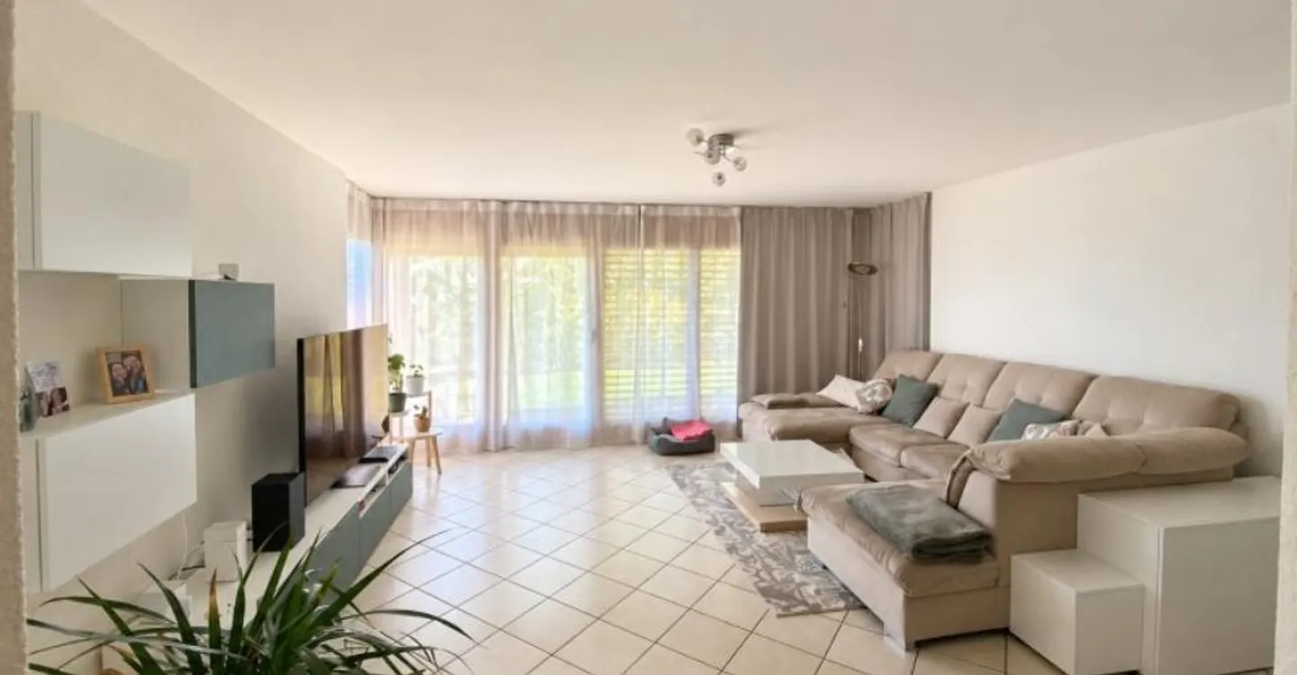 00029 - Spacious 4.5 rooms with outdoor space and 2 bathrooms - Vy d'Etra 76 - Neuchâtel - Photo 5 of 8
