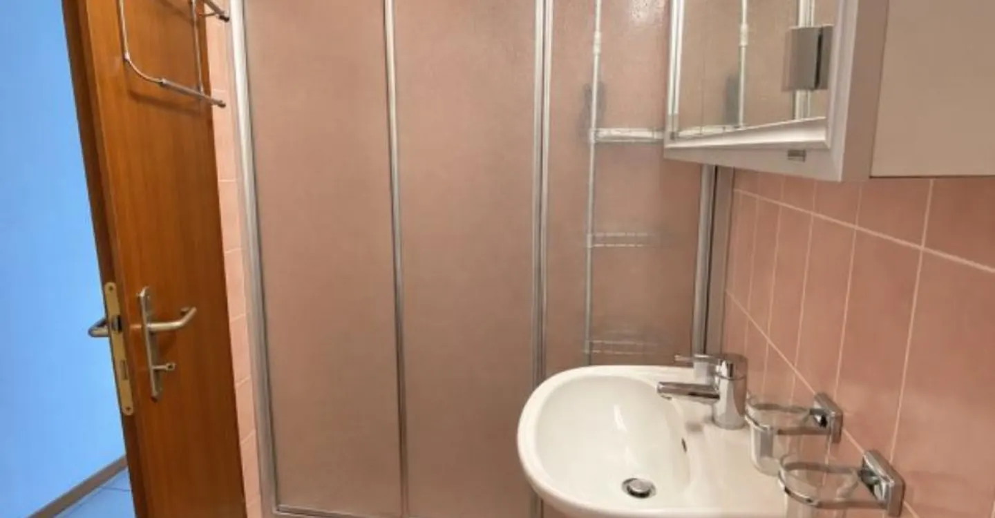 00029 - Spacious 4.5 rooms with outdoor space and 2 bathrooms - Vy d'Etra 76 - Neuchâtel - Photo 6 of 8