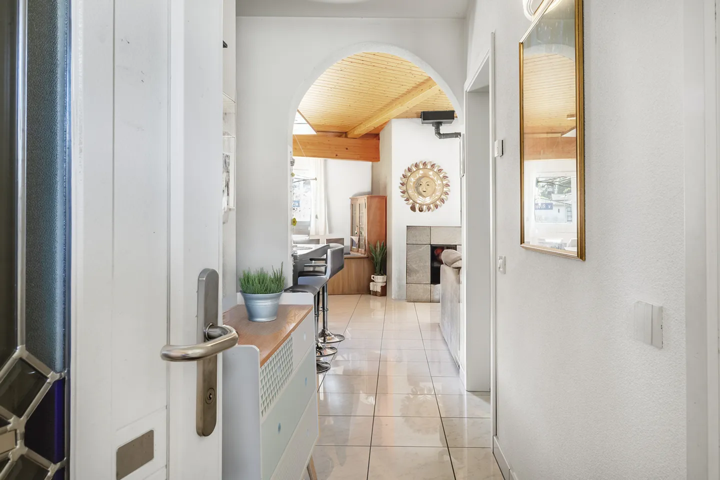 Maison individuelle avec terrasse et petit jardin - Photo 2 sur 13