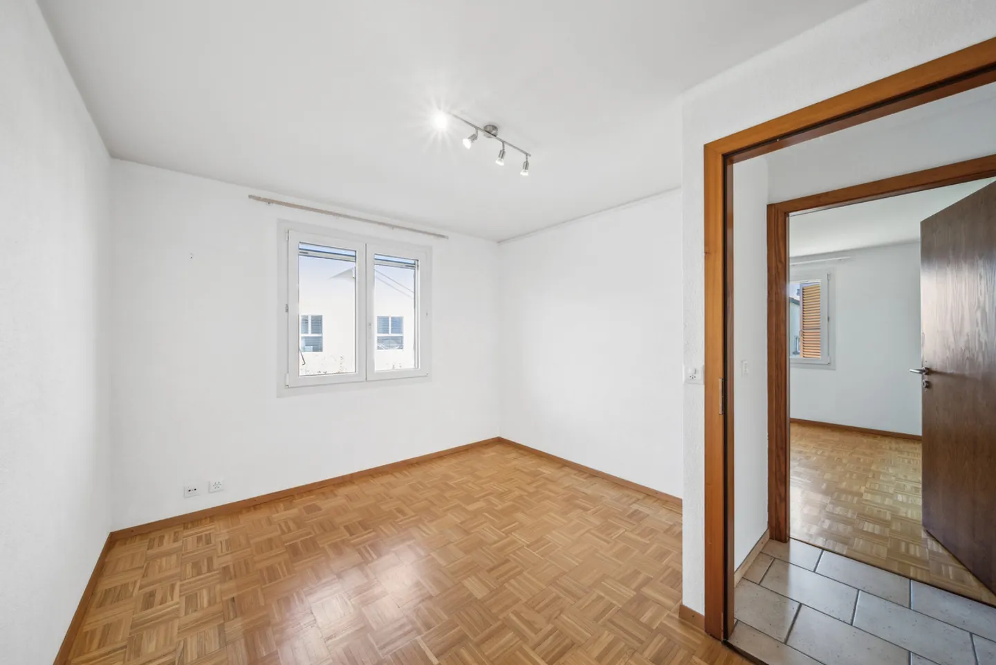 Ottimo potenziale di sviluppo per questa villa individuale! - Foto 11 di 18