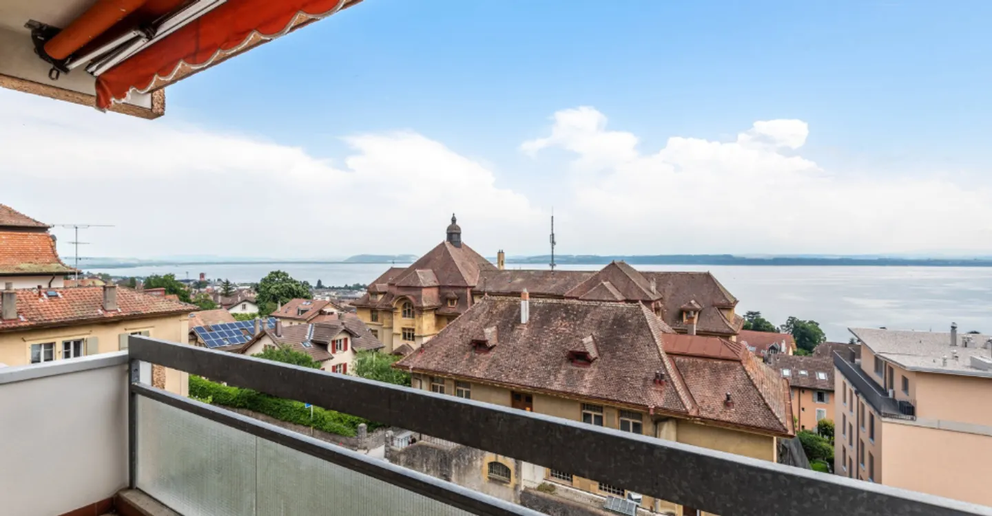 Schöne 5,5-Zimmer-Wohnung mit außergewöhnlichem Seeblick - Foto 1 von 10