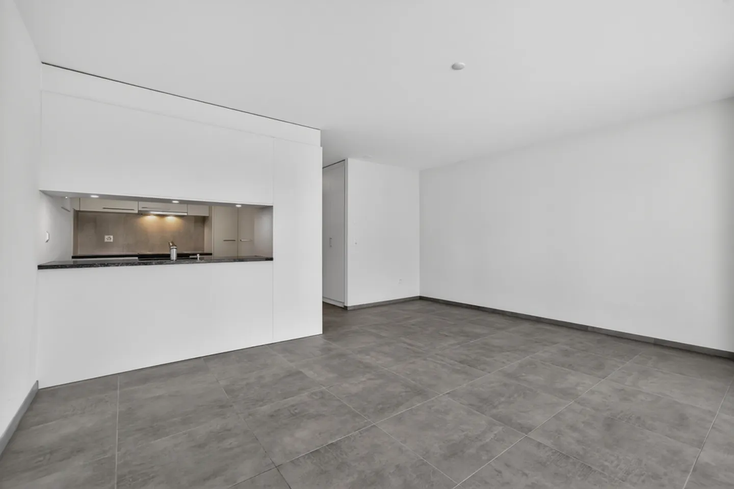 Charming 2.5 Room Apartment - Photo 4 of 5