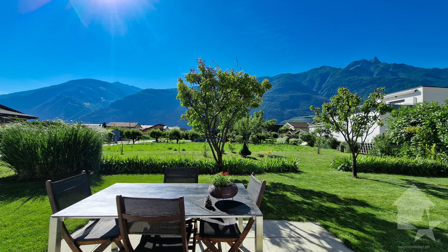 Splendida villa di 4,5 p + annesso, tranquilla, soleggiata, vista - Foto 2 di 13