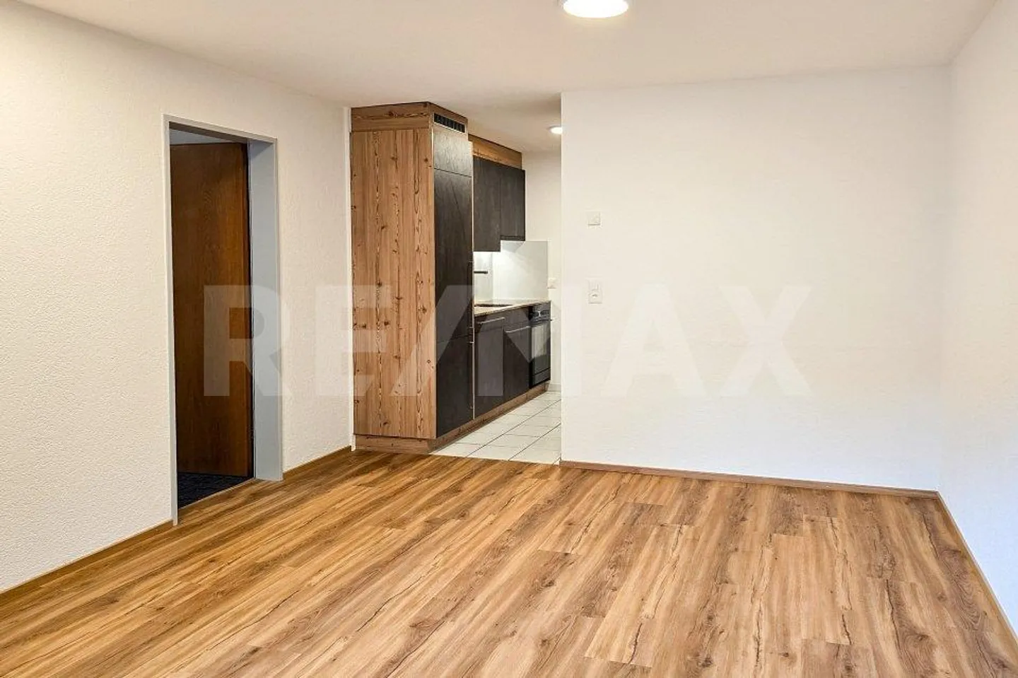 2.5 Room Apartment - Photo 2 of 13