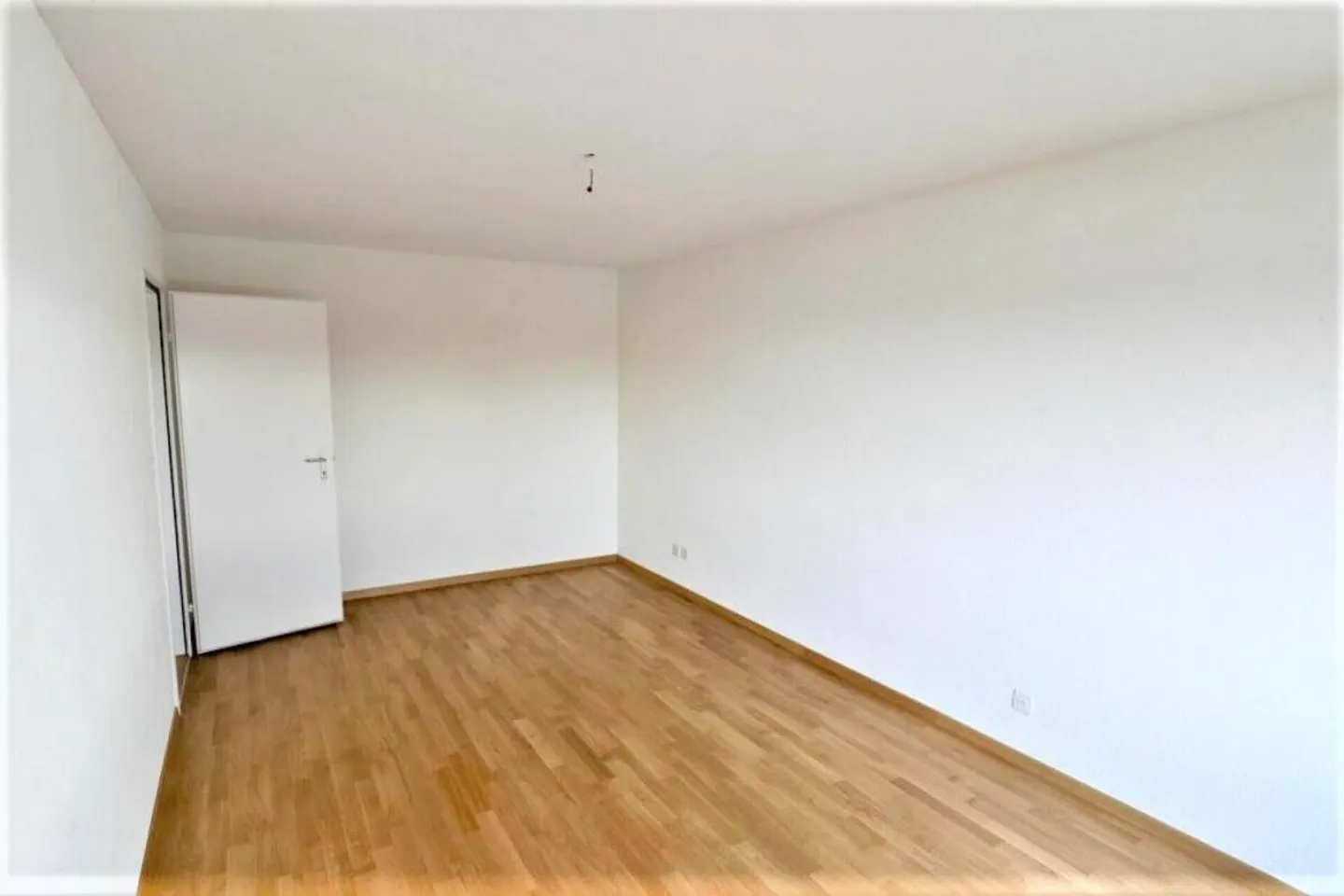 3.5-room apartment with 2 balconies - Photo 4 of 7