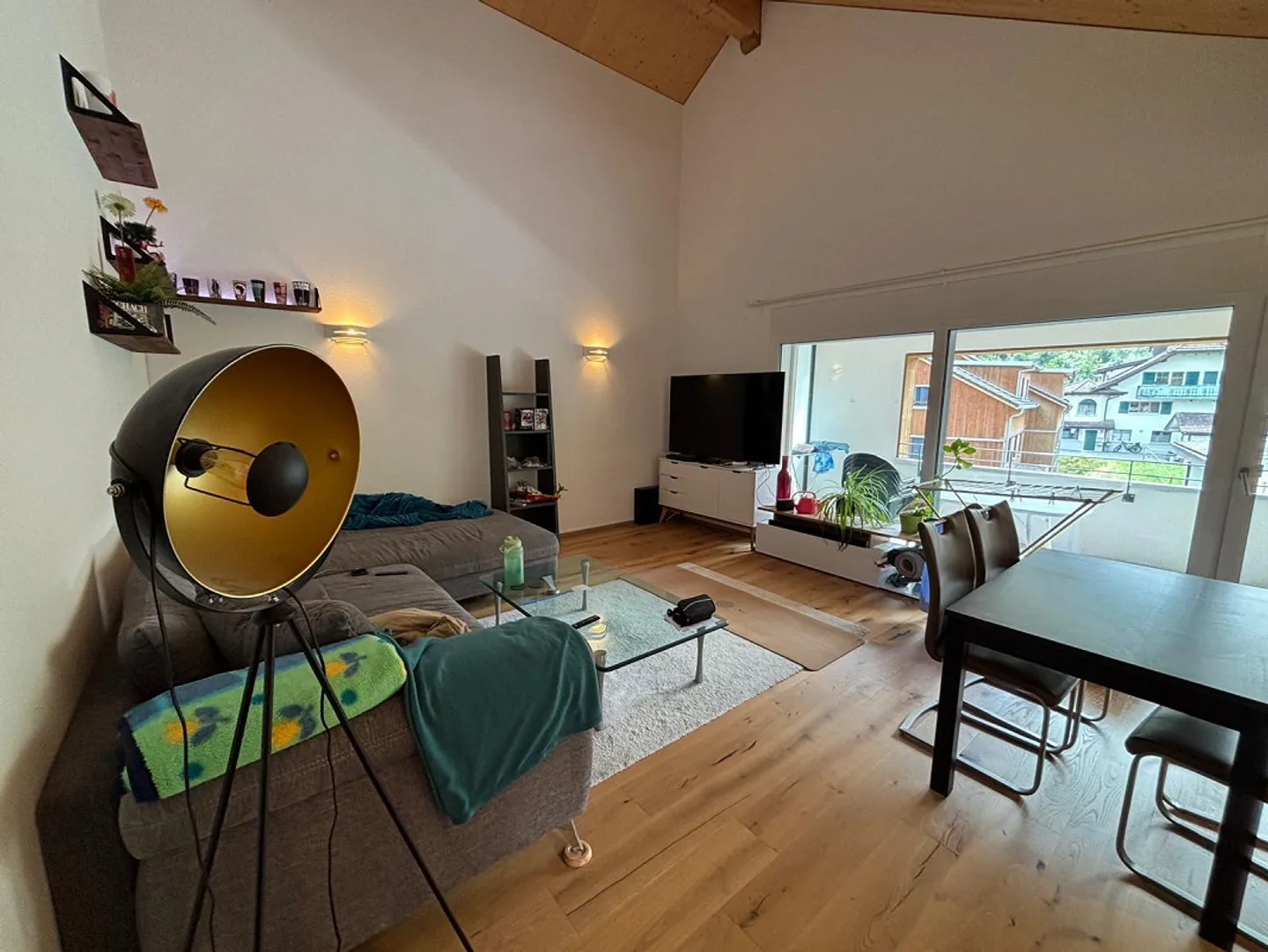 Appartamento mansardato di 4 ½ locali situato ai margini di Grabs - Foto 1 di 21